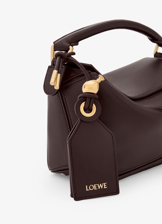LOEWE Puzzle Featherlight Mini handtas van kalfsleer - detail 4 donkerbruin