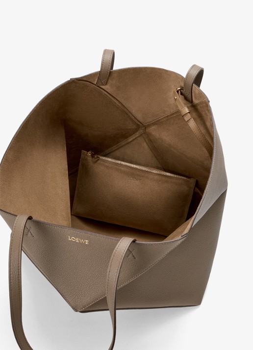 LOEWE Puzzle Fold Horizontal Large shopper van kalfsleer - detail 4 taupe