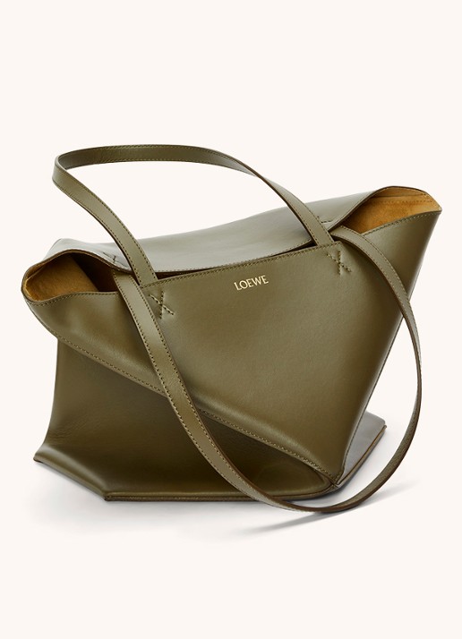 LOEWE Puzzle Fold Medium shopper van kalfsleer - detail 3 bronsgroen
