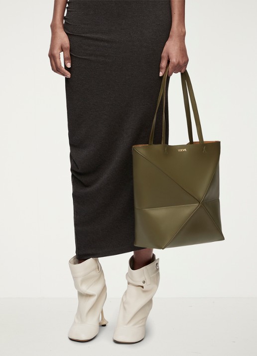 LOEWE Puzzle Fold Medium shopper van kalfsleer - voorkant 8 bronsgroen