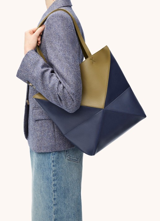 LOEWE Puzzle Fold Medium shopper van kalfsleer - detail 5 donkerblauw