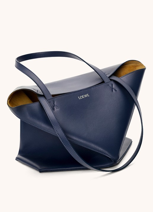 LOEWE Puzzle Fold Medium shopper van kalfsleer - detail 6 donkerblauw
