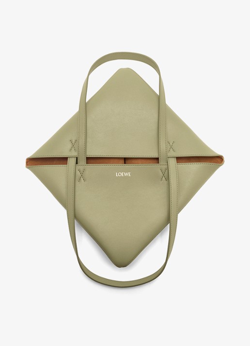 LOEWE Puzzle Fold Medium shopper van kalfsleer - detail 3 olijfgroen