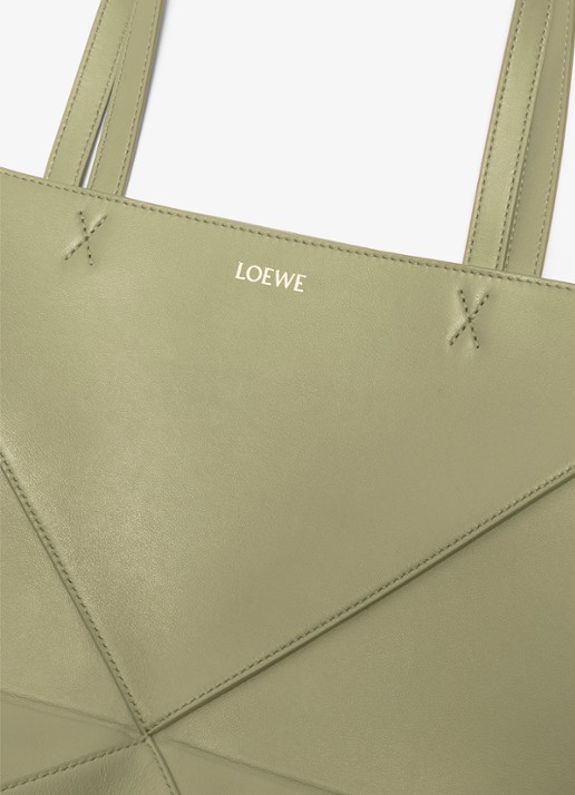 LOEWE Puzzle Fold Medium shopper van kalfsleer - detail 4 olijfgroen