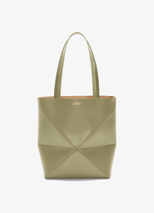 LOEWE Puzzle Fold Medium shopper van kalfsleer - voorkant olijfgroen