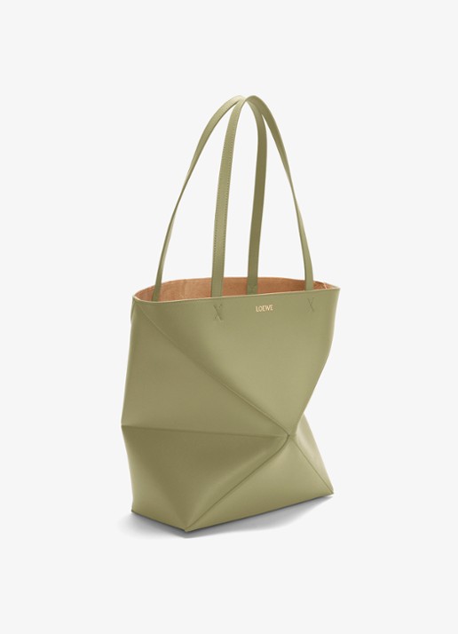 LOEWE Puzzle Fold Medium shopper van kalfsleer - voorkant 2 olijfgroen