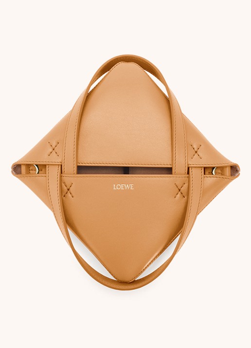 LOEWE Puzzle Fold Mini shopper van kalfsleer - detail 4 camel