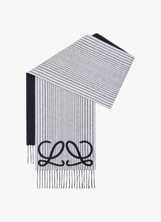 LOEWE Reversible fijngebreide sjaal in kasjmierblend met logo 180 x 28 cm - voorkant 5 donkerblauw