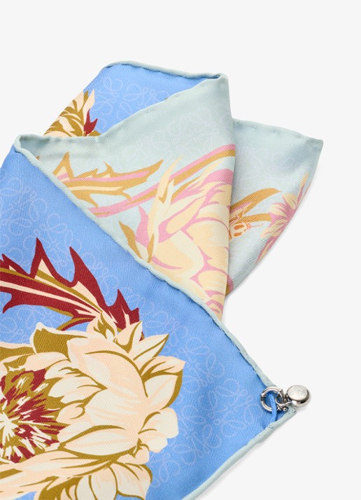 LOEWE Reversible sjaal van zijde met logoprint 90 x 90 cm - detail 2 blauw