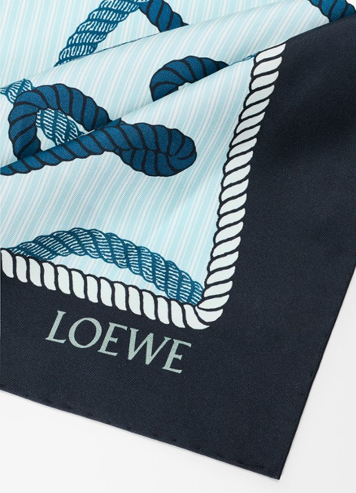 LOEWE Sjaal van zijde met print 90 x 90 cm - detail donkerblauw