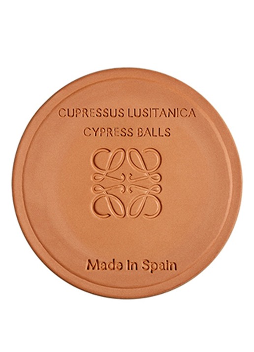 LOEWE Small Cypress Balls Candle - geurkaars 170 gram - detail 4 undefined