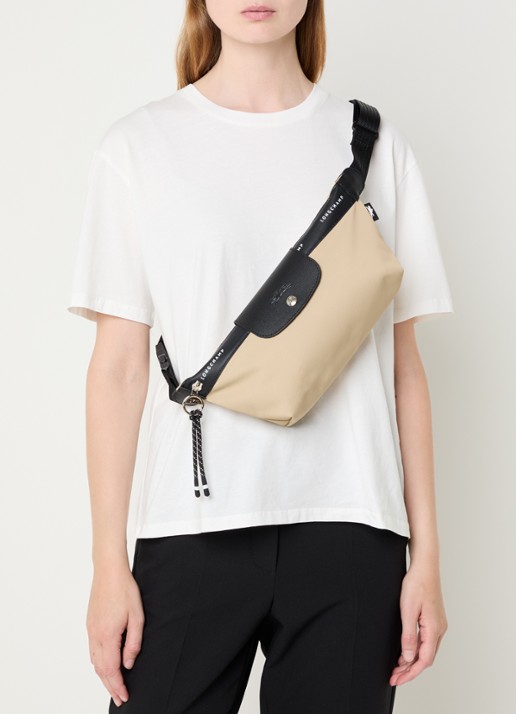Longchamp Le Pliage Energy heuptas M van canvas met leren details - voorkant 3 donkerbeige