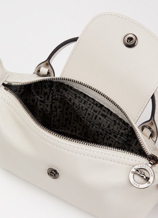 Longchamp Le Pliage Xtra handtas XS van leer - detail 5 creme