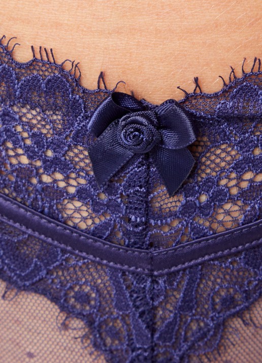 Lounge Cassandra jarretels en slip van mesh met bloemborduring - detail 2 donkerblauw