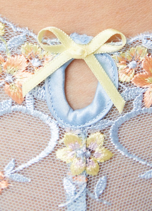 Lounge Lyra string van mesh met bloemborduring en volant - detail 5 lichtblauw