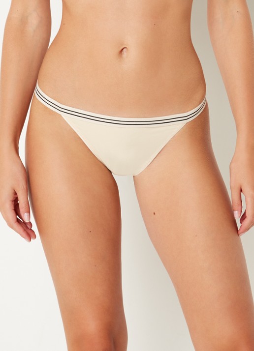 Love Stories Roomservice string met kant - detail 2 beige