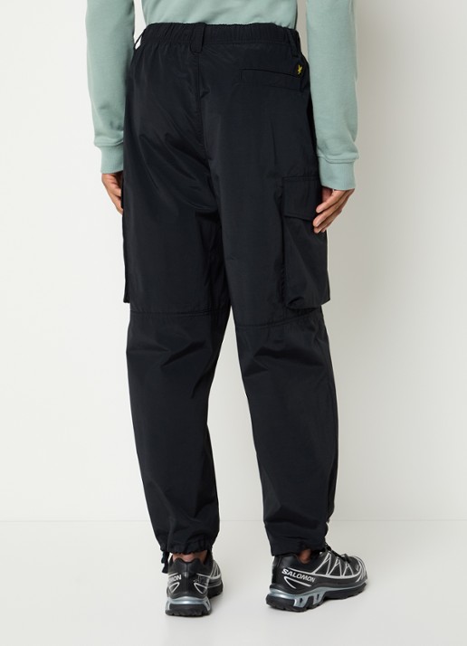 Lyle & Scott Loose fit cargobroek met klepzakken - achterkant 5 zwart