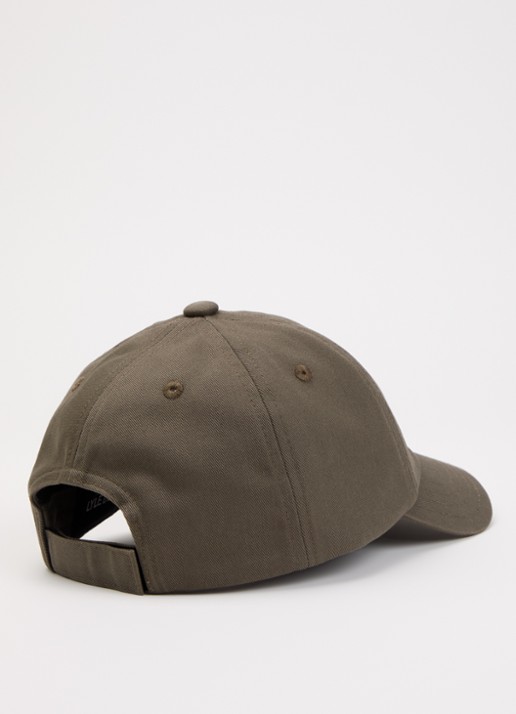 Lyle & Scott Pet met logoborduring - detail donkerkhaki