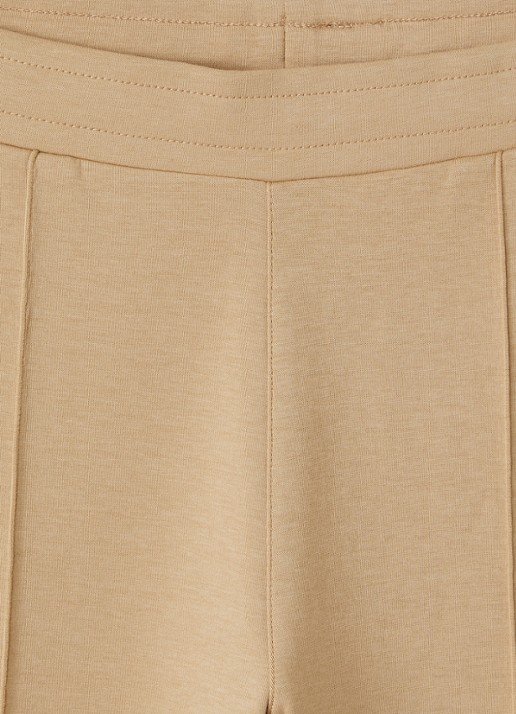 Lyle & Scott Tapered fit joggingbroek met logo - detail zand