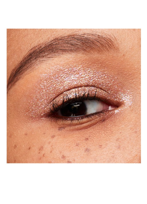 M·A·C Dazzleshadow Liquid - vloeibare oogschaduw - detail 6 not afraid to sparkle