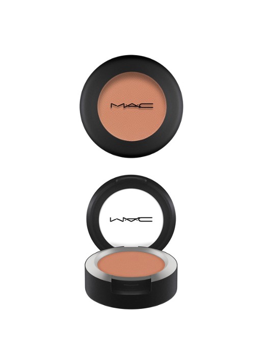 M·A·C Powder Kiss Eyeshadow - oogschaduw - voorkant 5 what clout!