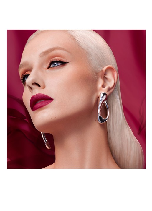 M·A·C Powder Kiss Velvet Blur Slim Stick - lipstick - detail 2 wild rebel