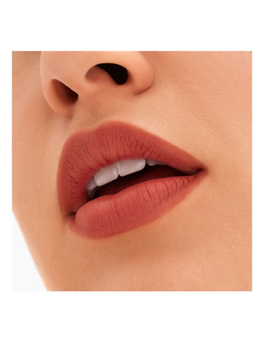M·A·C Locked Kiss - lipstick  - detail mull it over & over