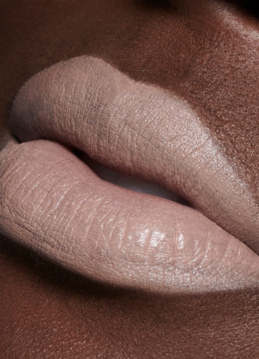 M·A·C Macximal Matte Lipstick  - detail 2 acting natural