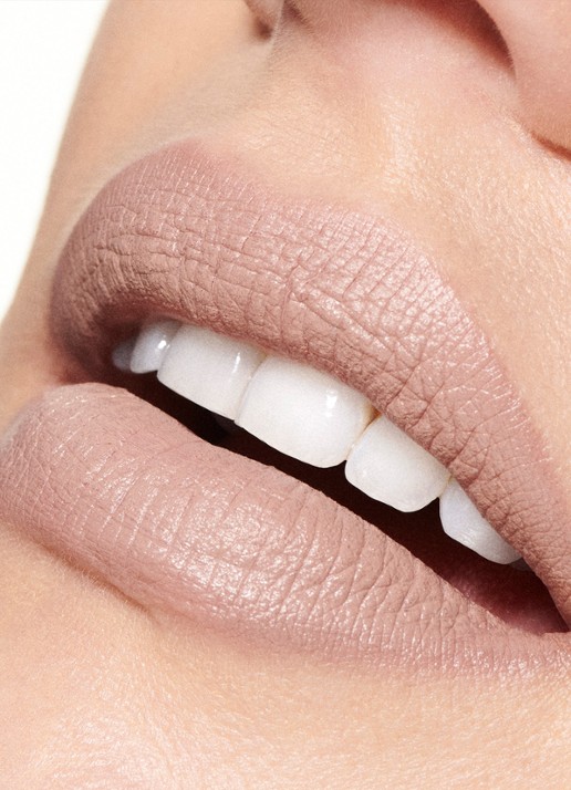 M·A·C Macximal Matte Lipstick  - detail 3 acting natural