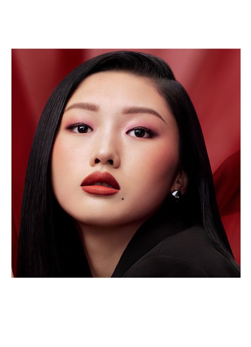 M·A·C Powder Kiss Velvet Blur Slim Stick - lipstick - detail 4 devoted to chili
