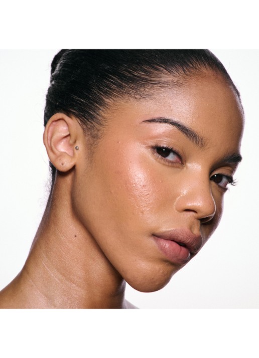 M·A·C Skinfinish Lightstruck Liquid Highlighter - detail 3 cherry chrome