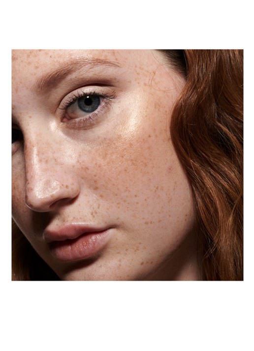M·A·C Strobe Beam Liquid Blush - vloeibare blush - detail 01 lightning