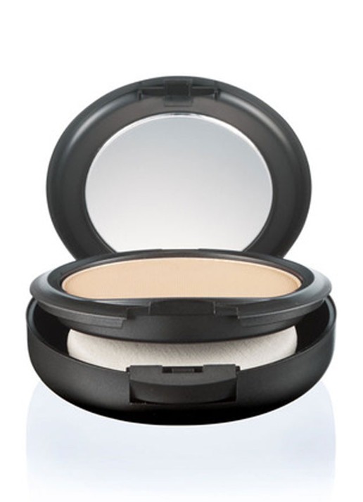 M·A·C Studio Fix Powder Plus Foundation - voorkant 2 nc43.5
