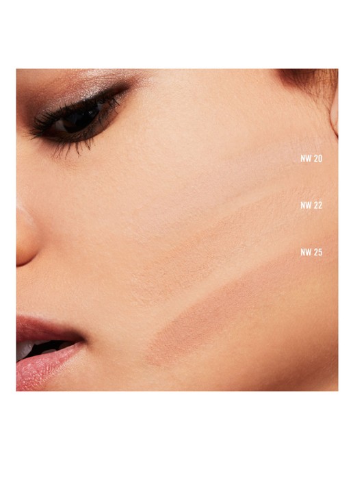 M·A·C Studio Fix Powder Plus Foundation - detail 2 nw20