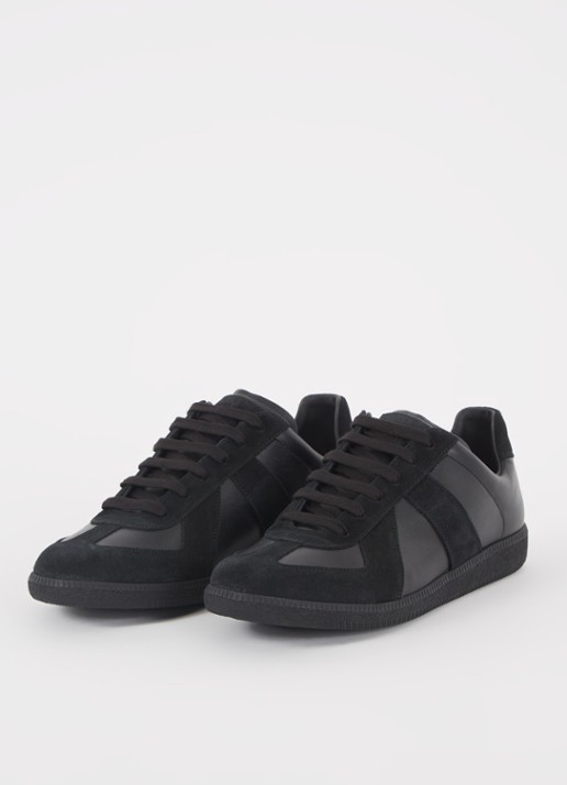 Maison Margiela Replica sneaker van lamsleer met suède details - detail zwart