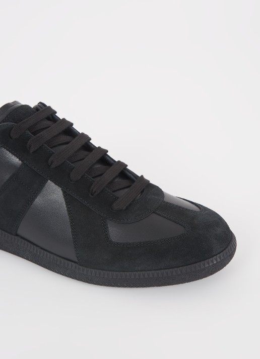 Maison Margiela Replica sneaker van lamsleer met suède details - detail 4 zwart