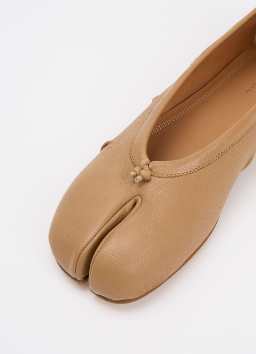 Maison Margiela Tabi New ballerina van lamsleer - detail 6 lichtbruin