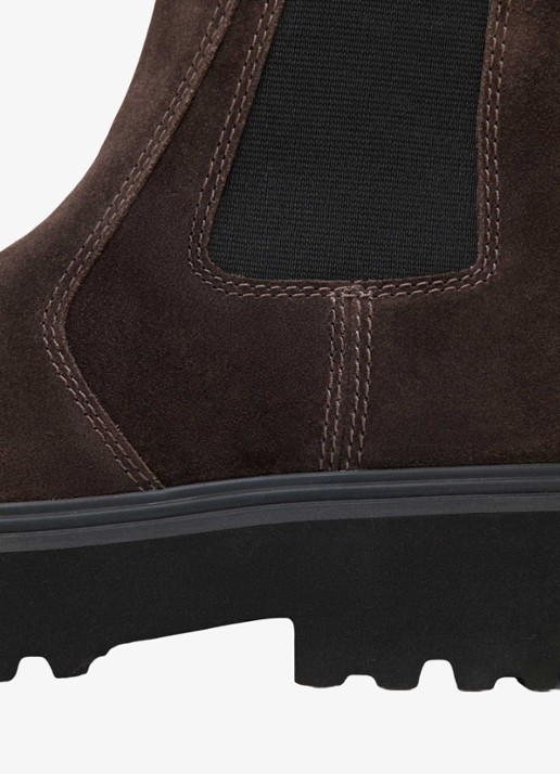 Maje Chelsea boot van suéde - detail 6 donkerbruin