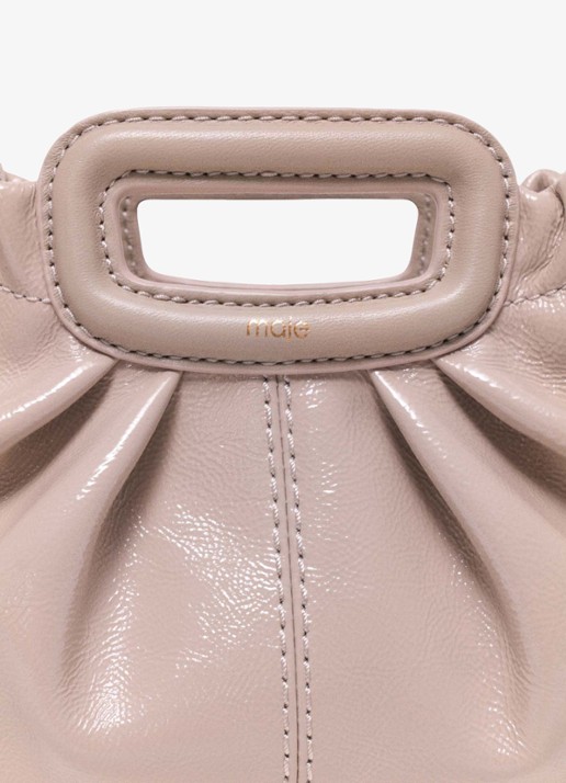 Maje Clutch van lakleer - achterkant beige