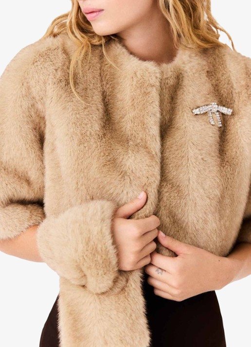 Maje Cropped jack van imitatiebont met broche en afneembare kraag - detail 2 beige