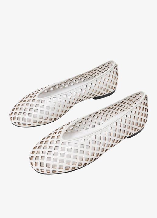 Maje Filaria ballerina van leer met cut-out details - detail 2 wit