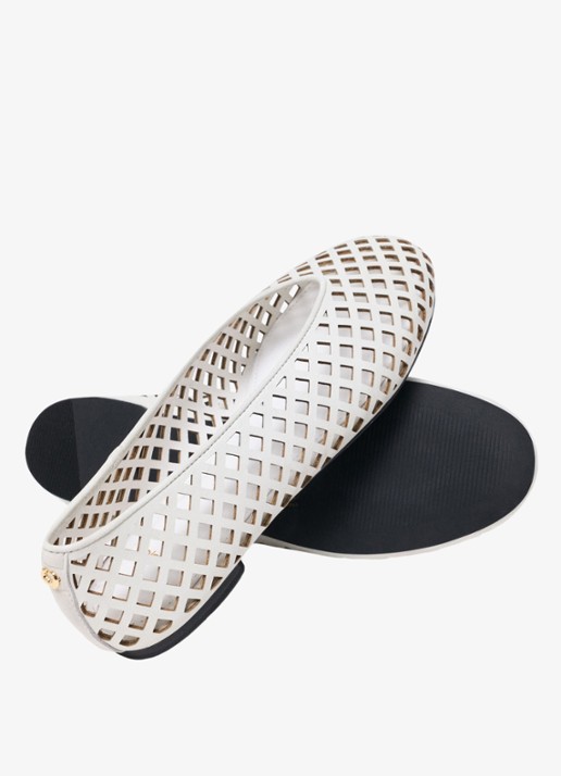 Maje Filaria ballerina van leer met cut-out details - detail 3 wit