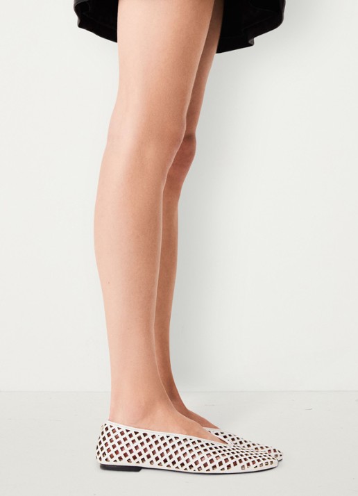 Maje Filaria ballerina van leer met cut-out details - detail 5 wit