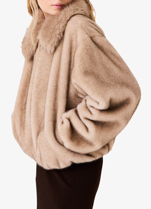Maje Jack van imitatiebont met steekzakken - detail 2 beige