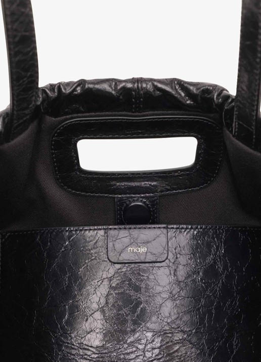 Maje Miss M Cabasused schoudertas van leer - detail jeans