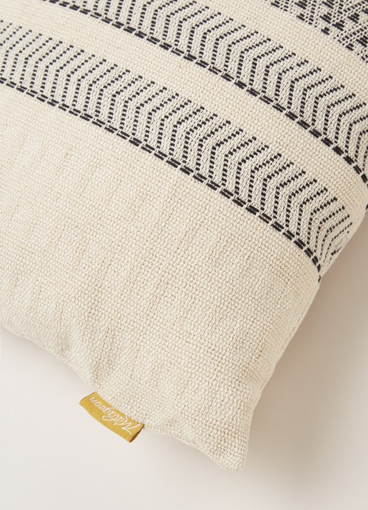 Malagoon Native Stripe sierkussen 35 x 65 cm - detail 3 wit