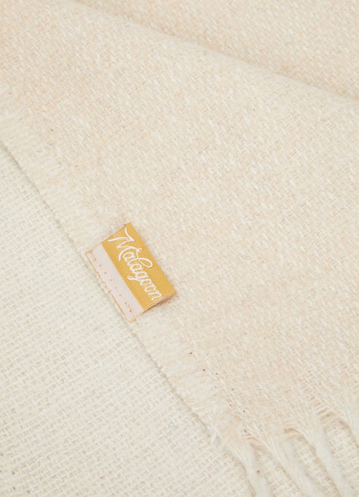 Malagoon Plaid in wolblend 130 x 170 cm - detail beige