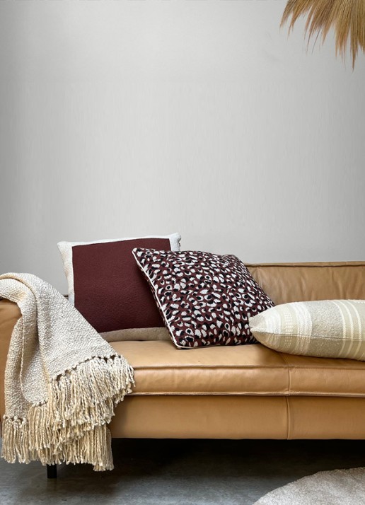 Malagoon Primitive Dot sierkussen 50 x 50 cm - achterkant 3 bruin