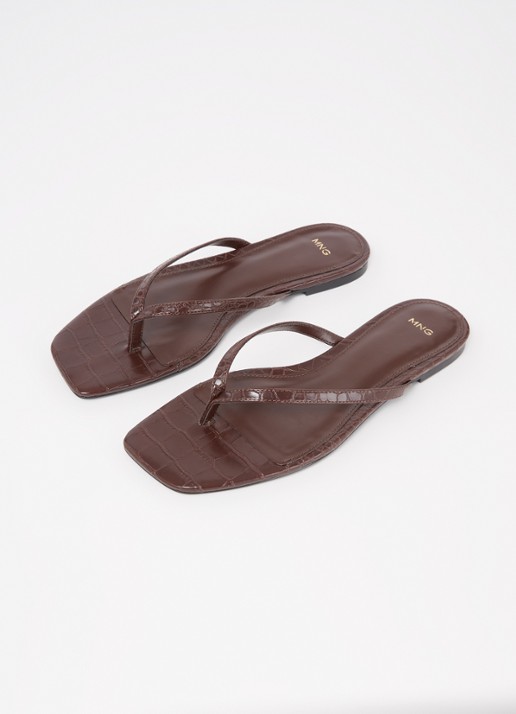 Mango Tutti slipper met crocostructuur  - detail donkerbruin