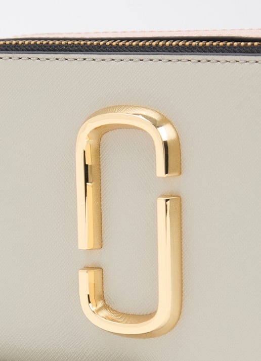 Marc Jacobs The Colourblock Chain Snapshot crossbodytas van leer met afneembare schouderriem - detail 3 donkerbeige
